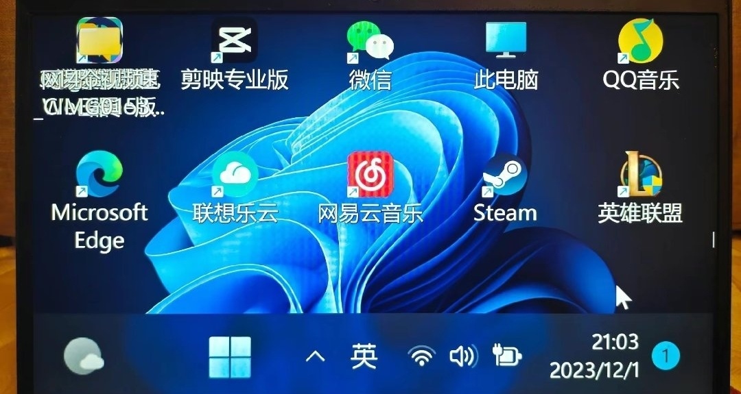 賽博燈泡?網友：我來看看怎麼個事!