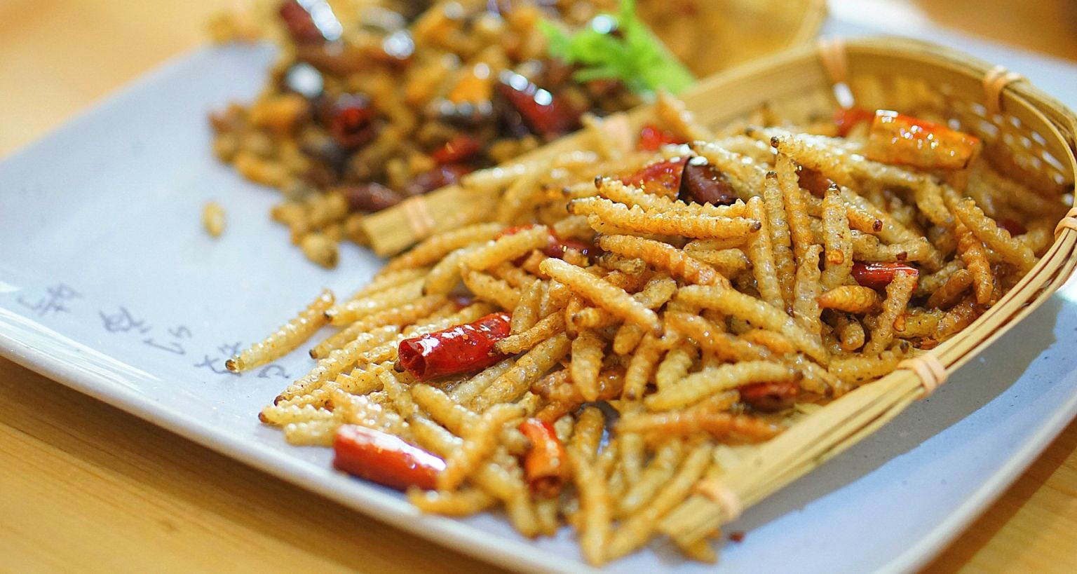 雲南美食之蟲子（圖片可能不適慎入）