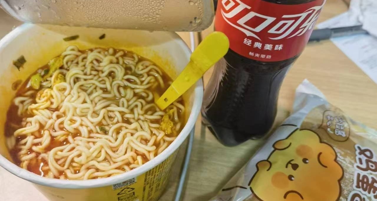 我與麪包、泡麪、可樂的四角戀