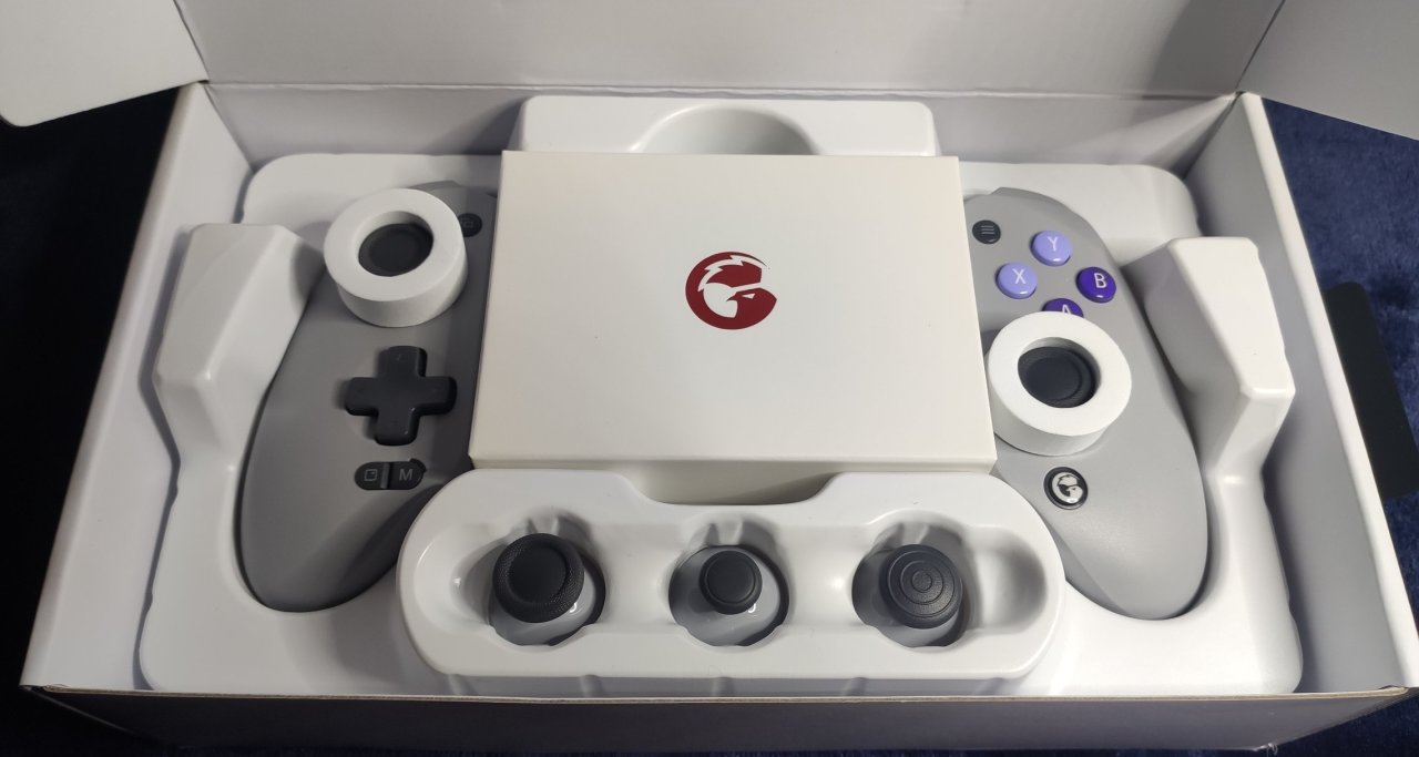 主機手柄握感，手機秒變掌機！名字裏還全是梗：小雞、G8、射手座