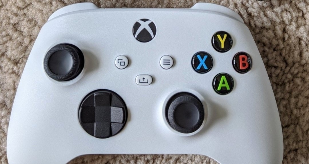 ，2024年还应无脑选择Xbox手柄吗