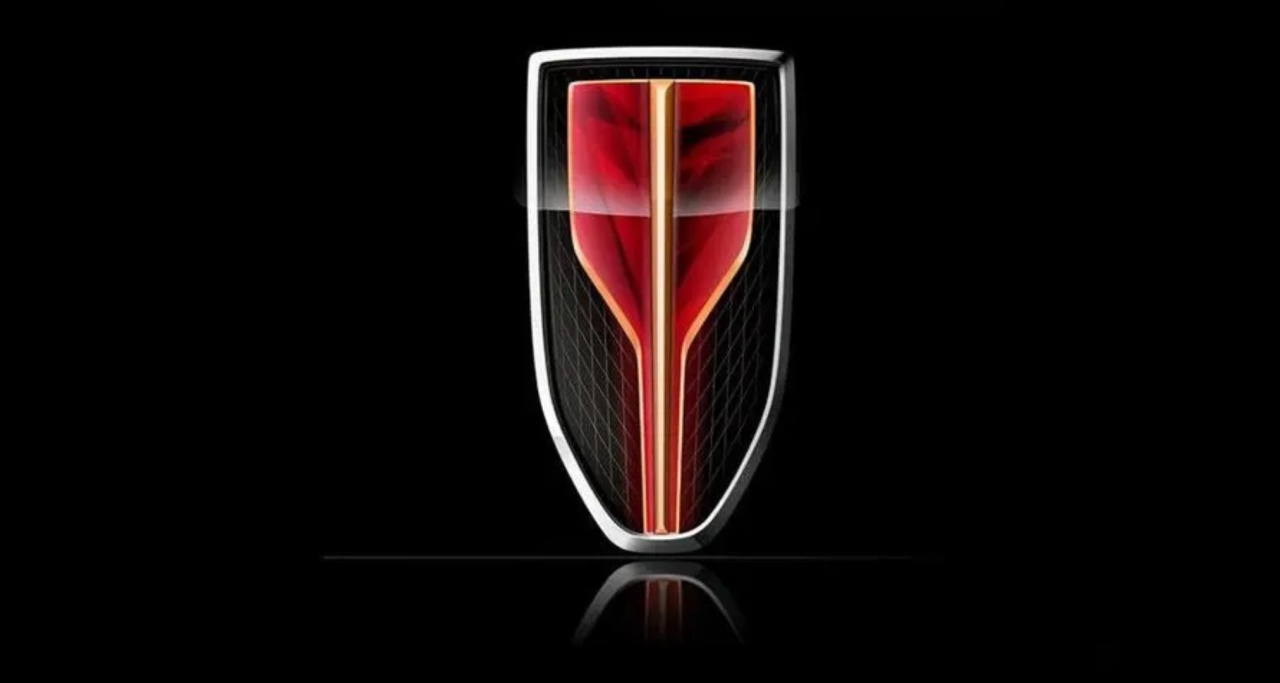 紅旗手機新機M481R曝光：獨特設計語言與深度定製系統