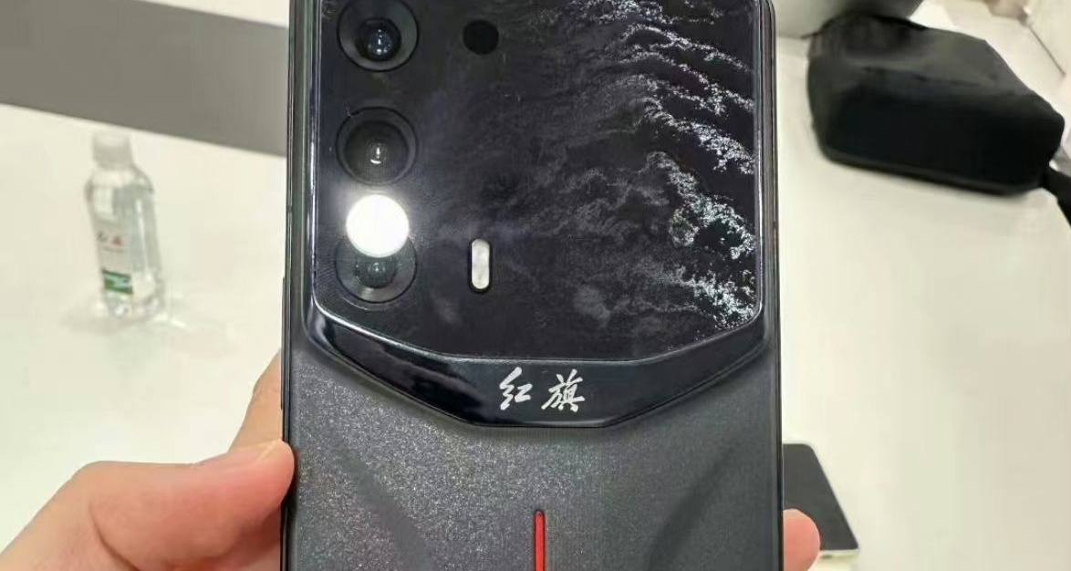 紅旗手機真機設計爆出，不止車機，還要做手機
