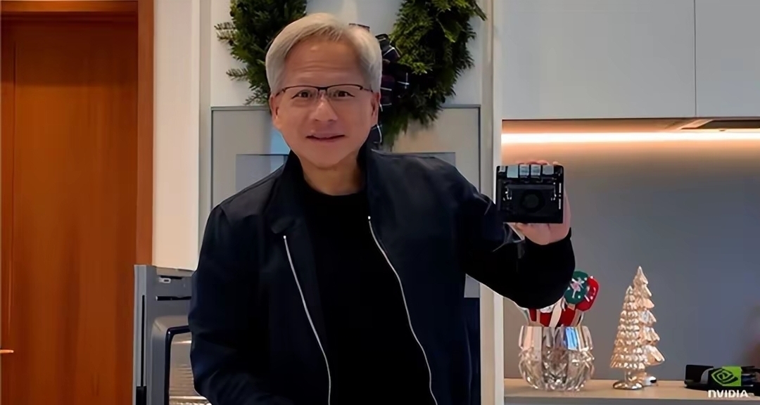 老黃廚房又上新，巴掌大小迷你主機性大幅升級