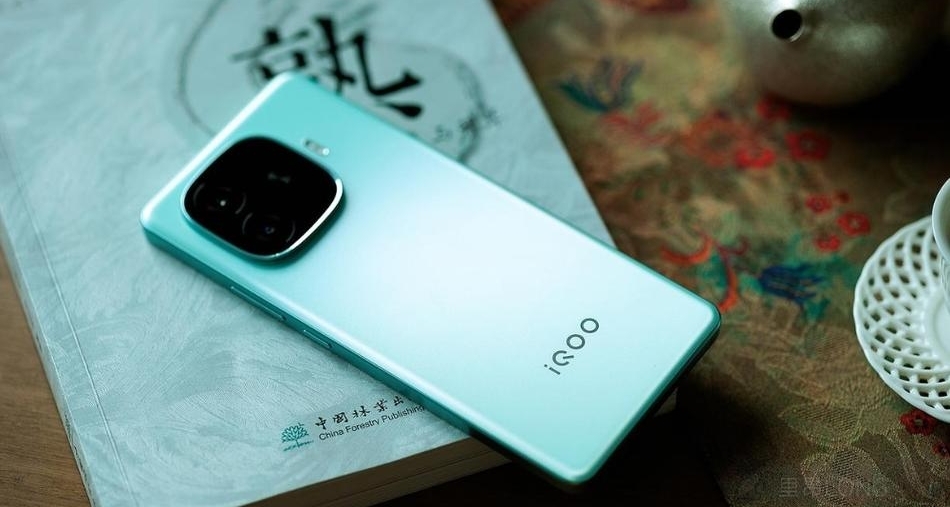 iQOO Z10 Turbo Pro 配置：6.78英寸直屏