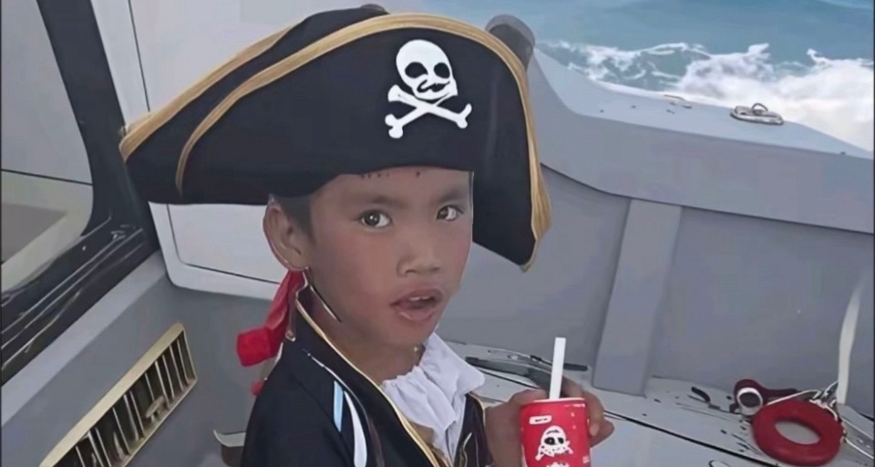 10歲小孩哥在海上漂流一天一夜....從陵水漂流到三亞