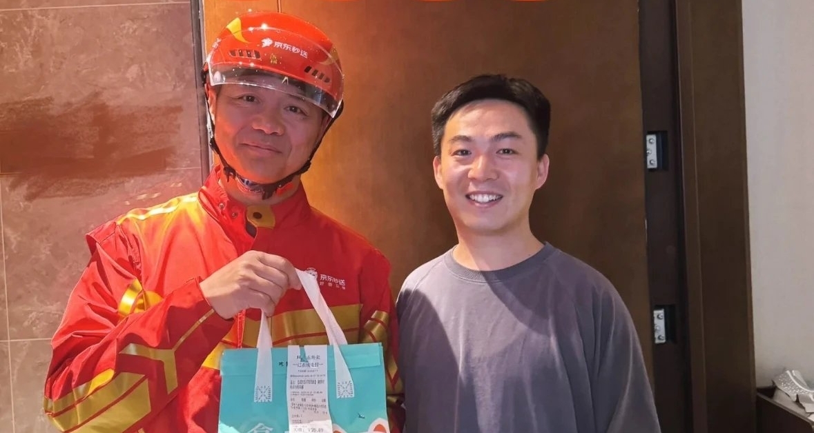 千亿老总给我送外卖？刘强东送出第一单外卖！