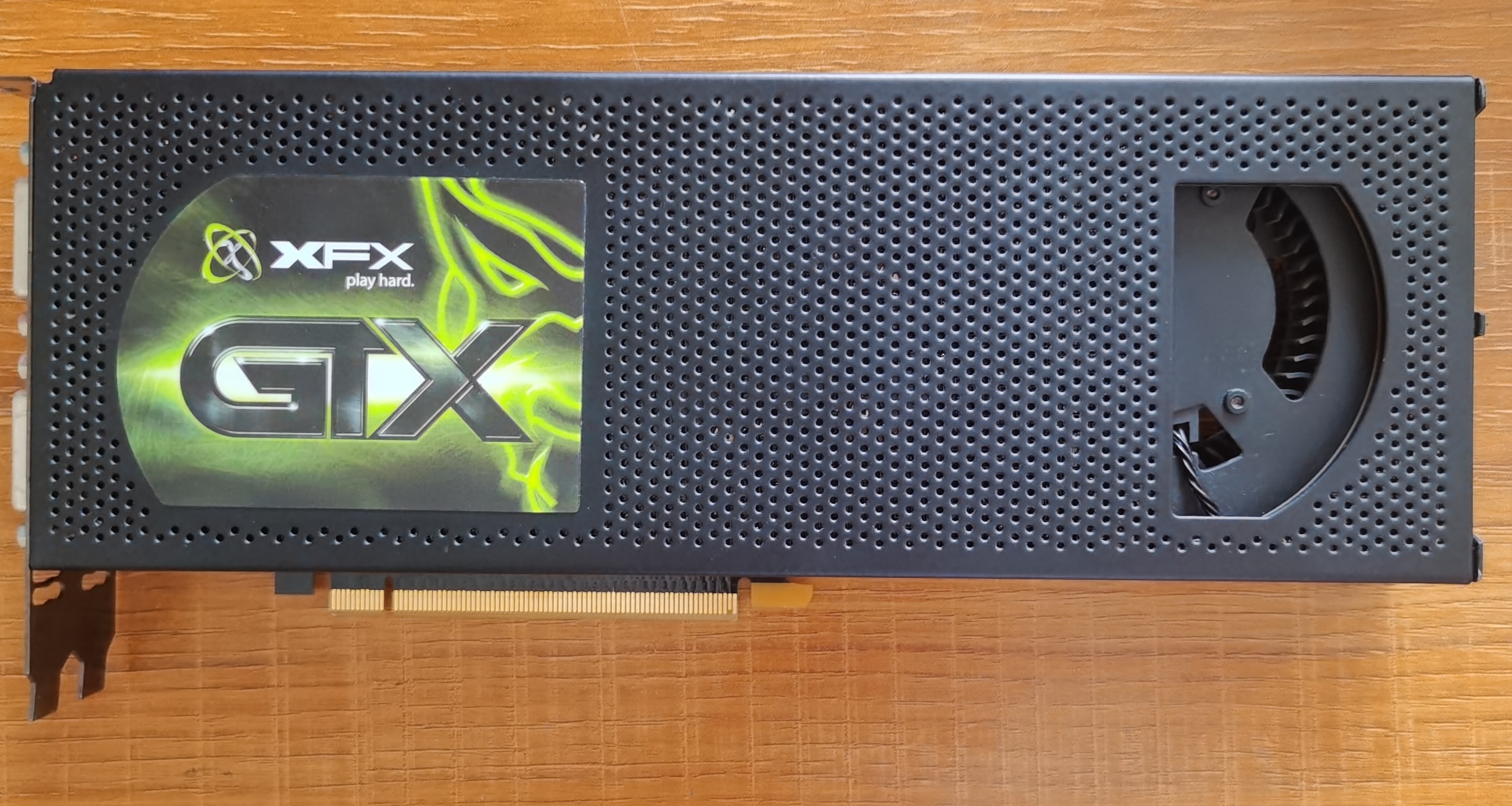 黑盒GTX295首测，08年的双芯卡皇究竟还能玩些什么？