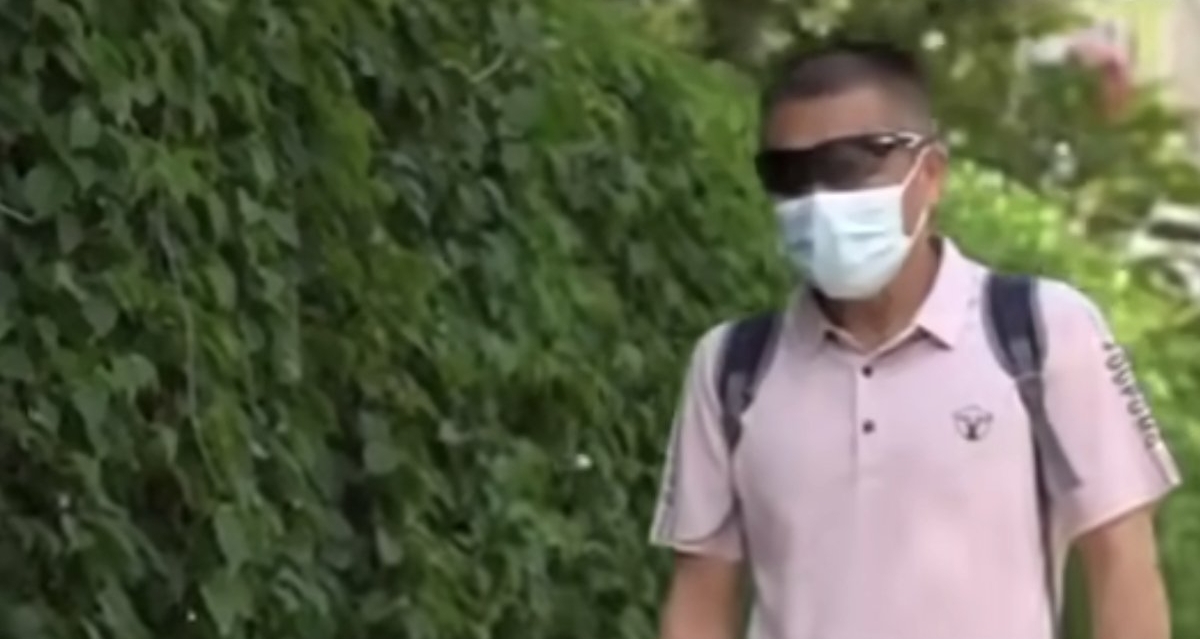 眼球缺失盲人办卡，却被要求“睁眼刷脸”认证?