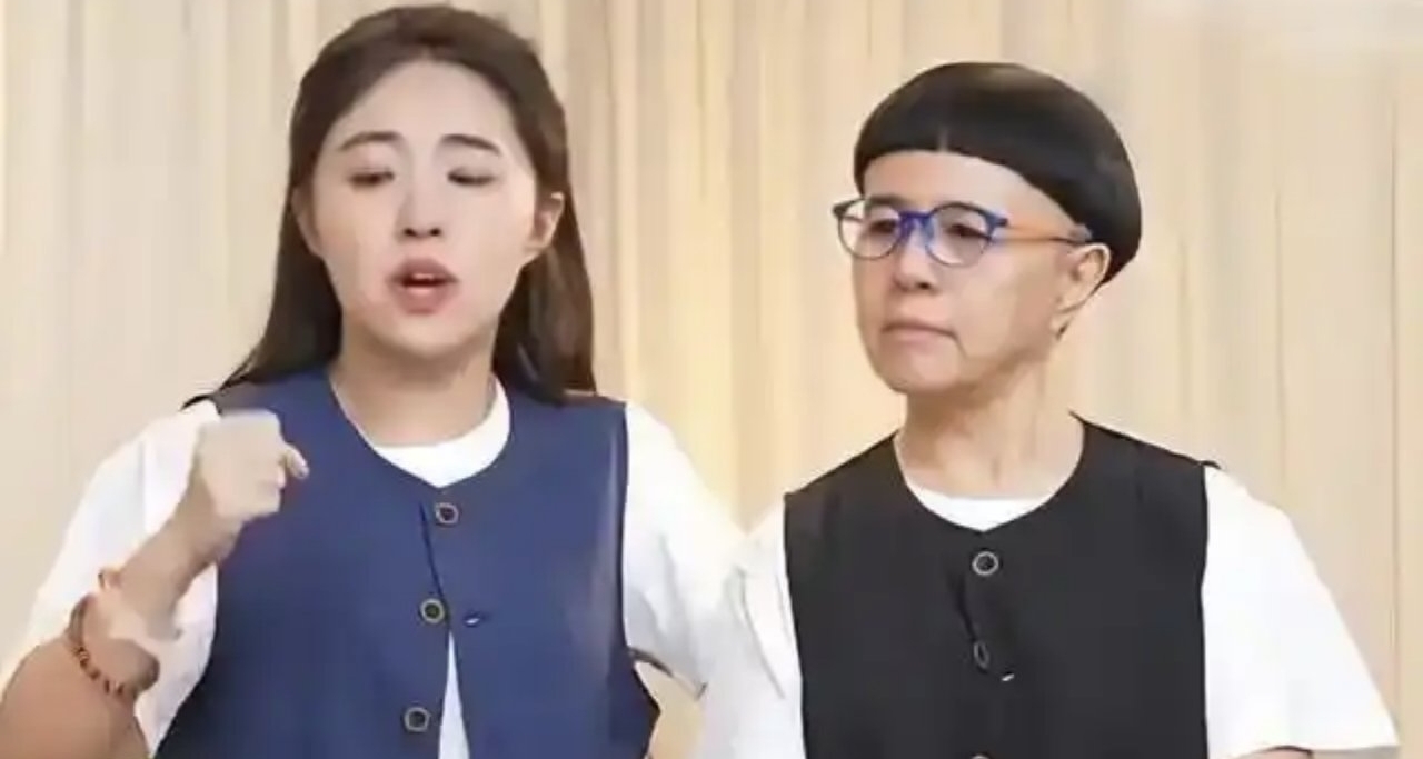 网友：金龟子女儿蹭妈妈流量，女儿回怼：您多努力让孩子蹭您流量