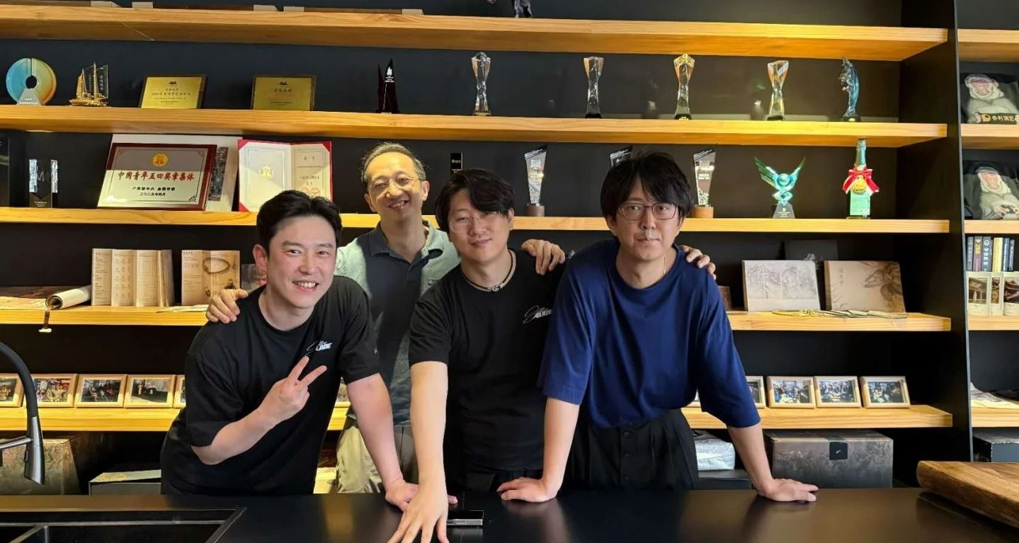 楊奇曬四人合照 本人面色憔悴