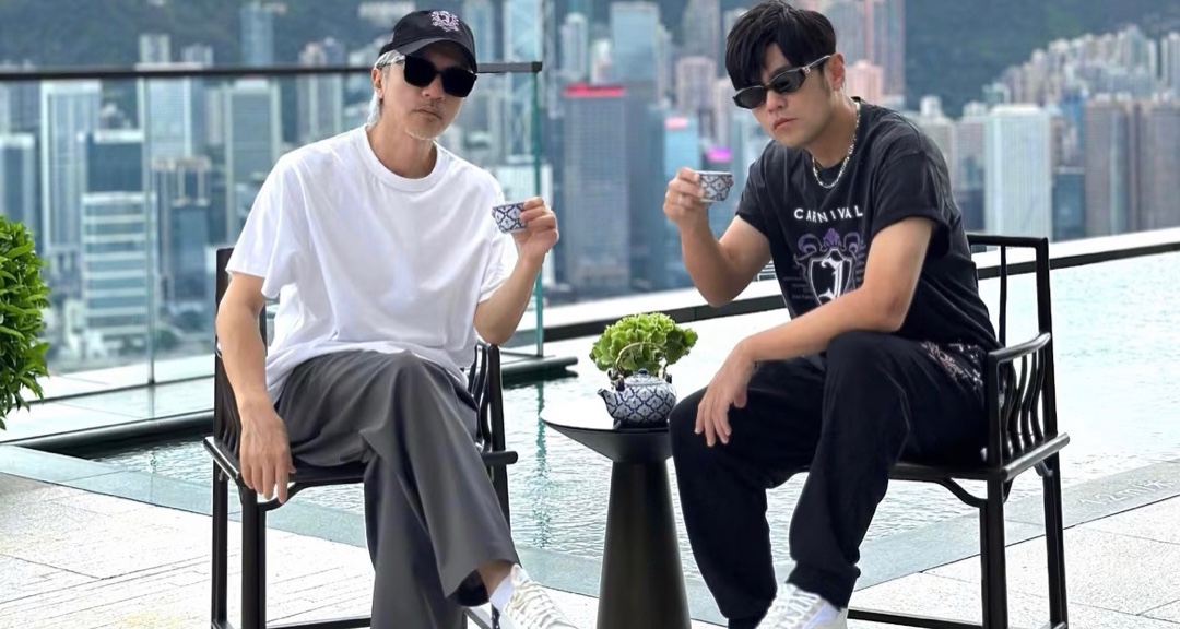 周星馳曬出周杰倫香港合照，雙週合作在即？