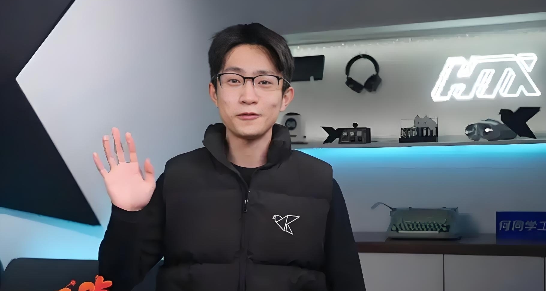 何同學回應“賽博丁真”稱呼：坦然承認自己“德不配位”！