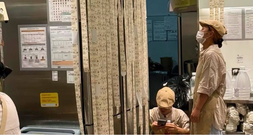 可憐的店員一個小時要怎麼做完875公斤奶茶[cube_摘墨鏡]
