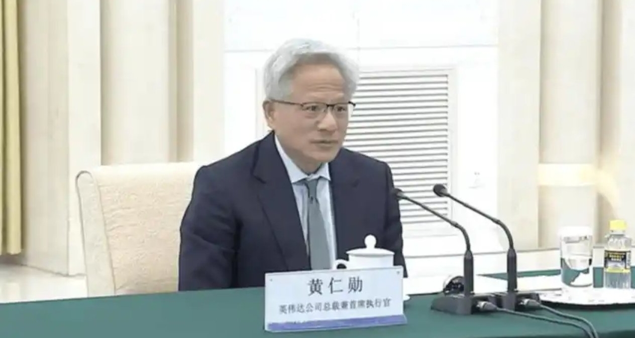 英伟达获准对华出货H20芯片，黄仁勋宣布两大突破性进展