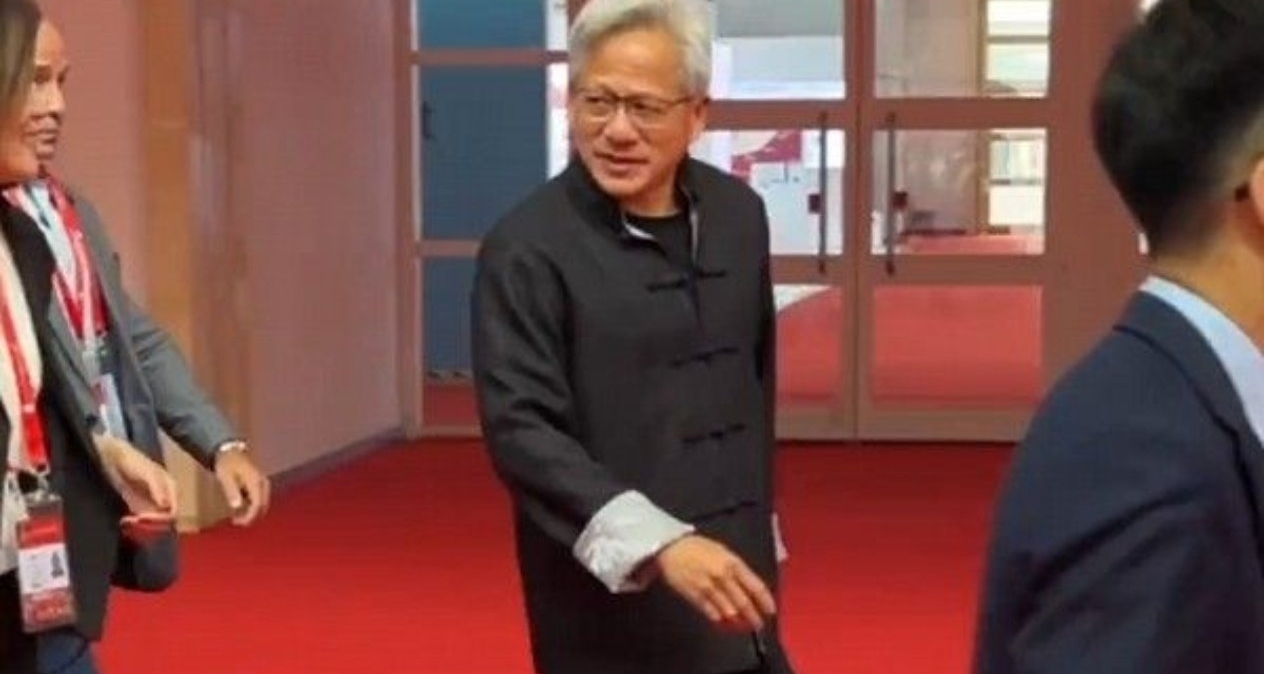 黃仁勳穿唐裝亮相鏈博會 還將首度中文演講