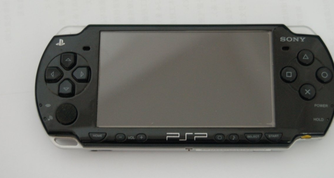 PS 30週年紀念周邊即將上線！PSP掌機化身亞克力收藏品！
