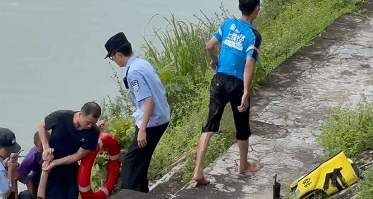 50歲外賣員10米高橋跳水救人後默默送餐：獲獎2萬元