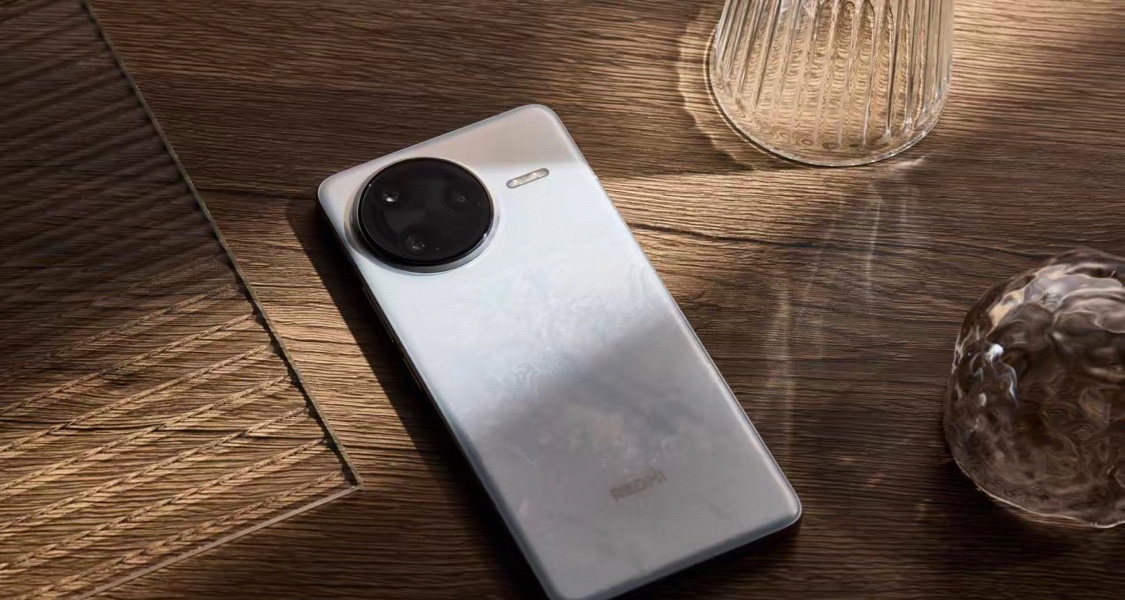 網傳小米REDMI K90系列新機，鏡頭模組攜全新聯名logo來襲