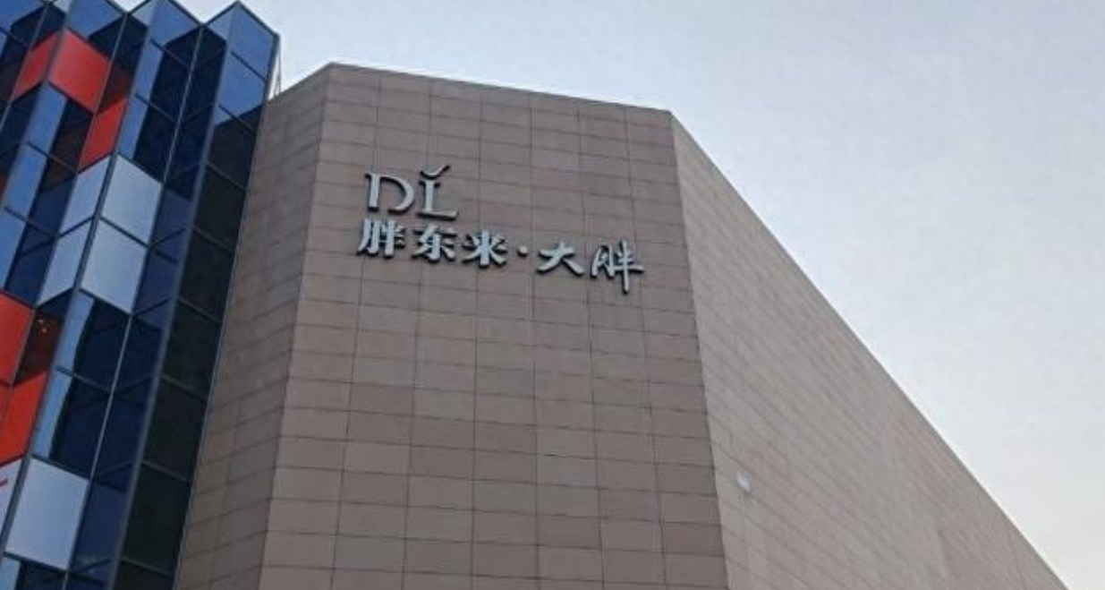 胖东来娃娃机设“保底机制”走红：明码标价快乐，超次必赔！