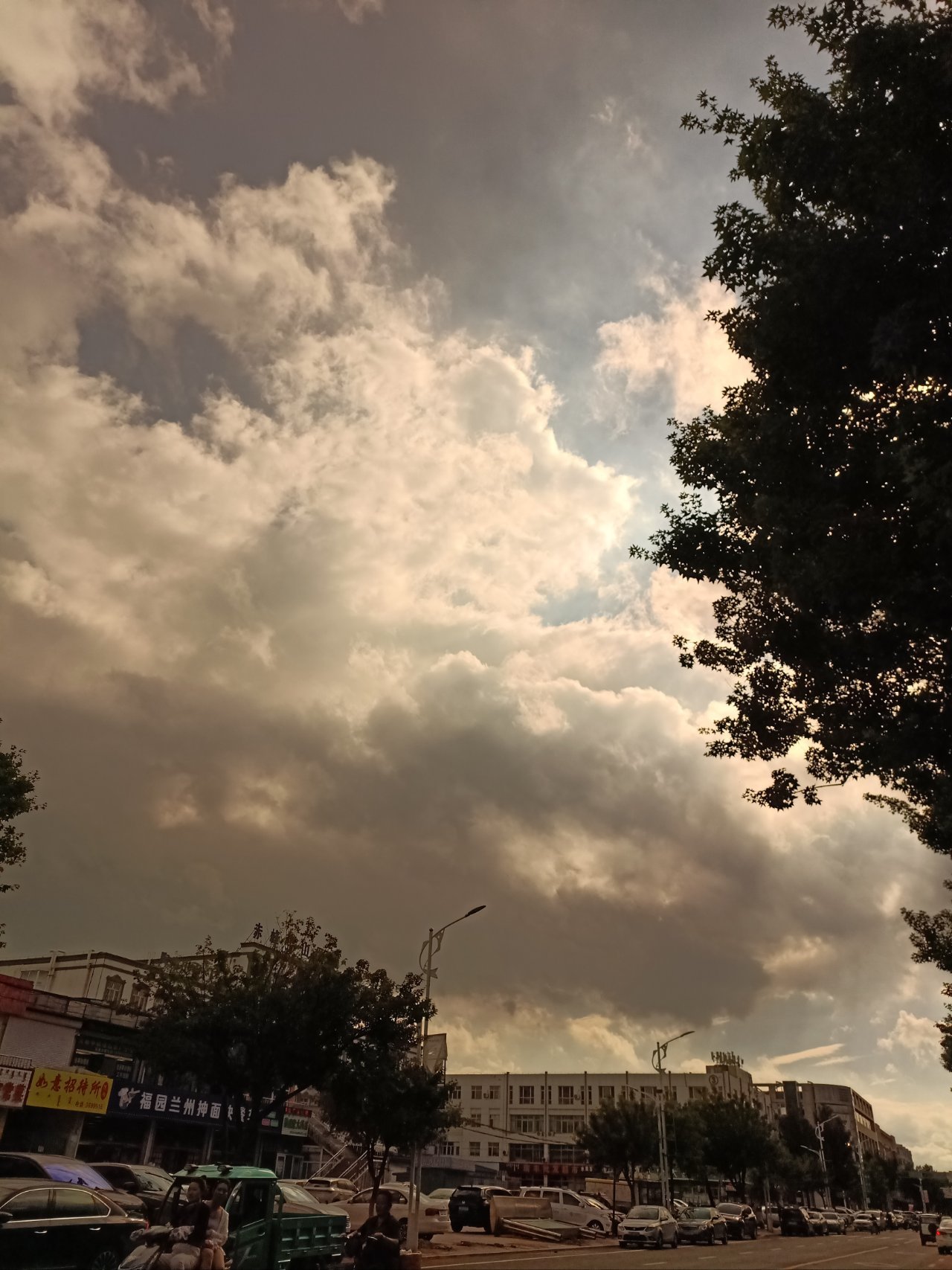 凌晨一点，我和妹出门寻找水源