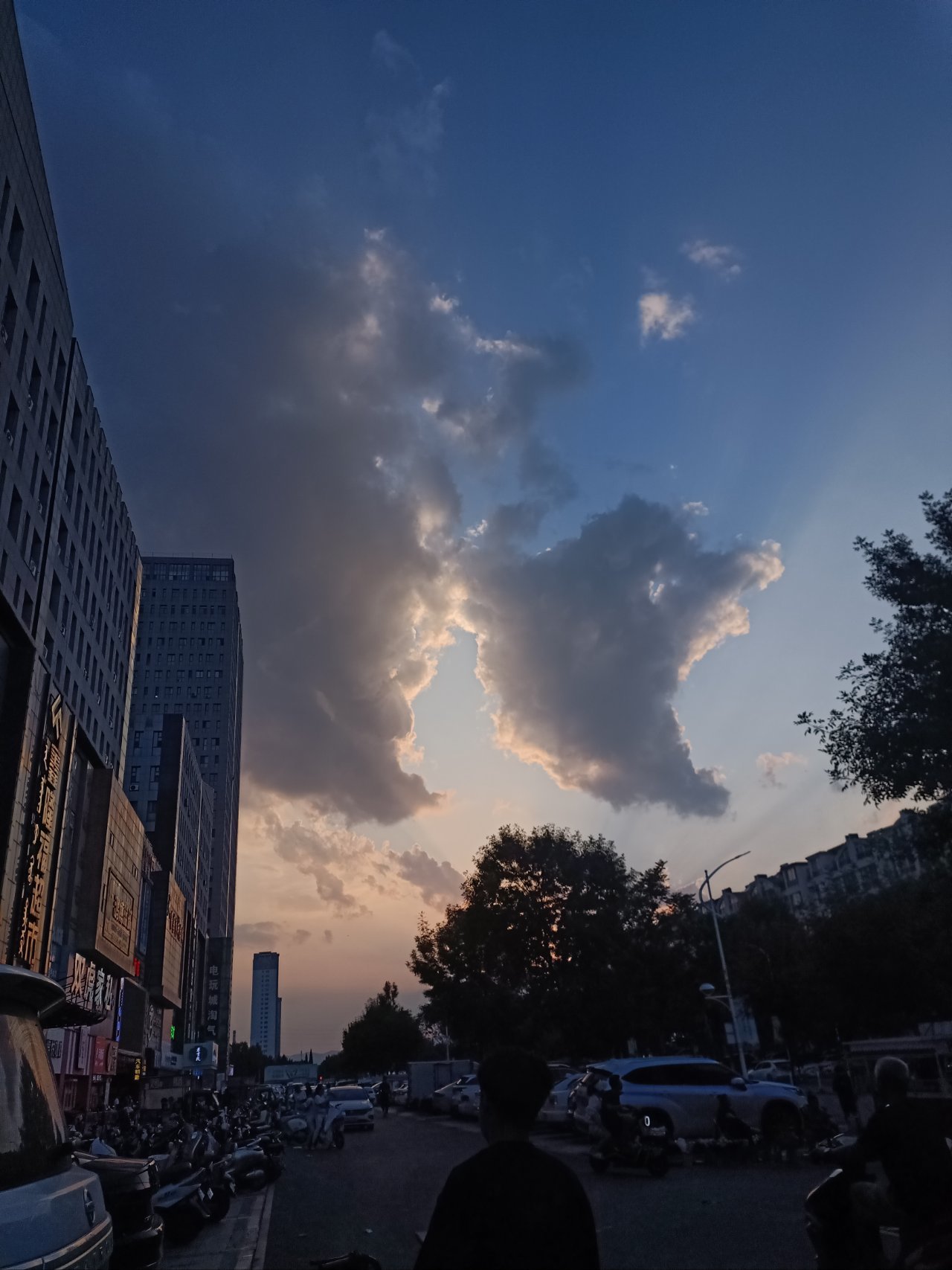 凌晨一点，我和妹出门寻找水源