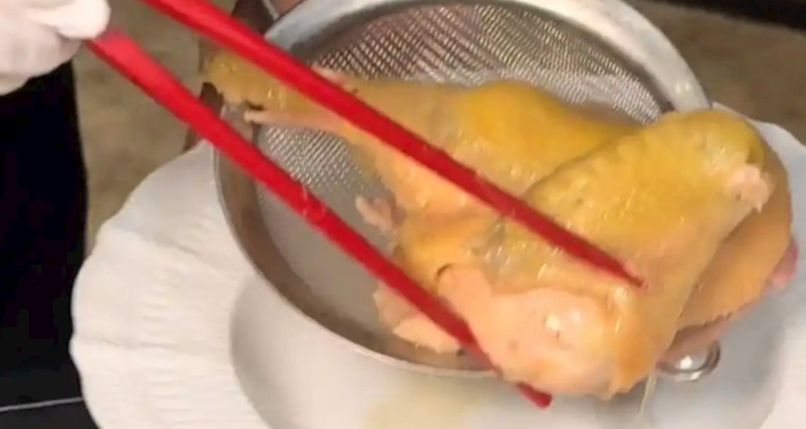 1999元只有半只鸡？餐厅解释还有主厨精选上等金钩翅
