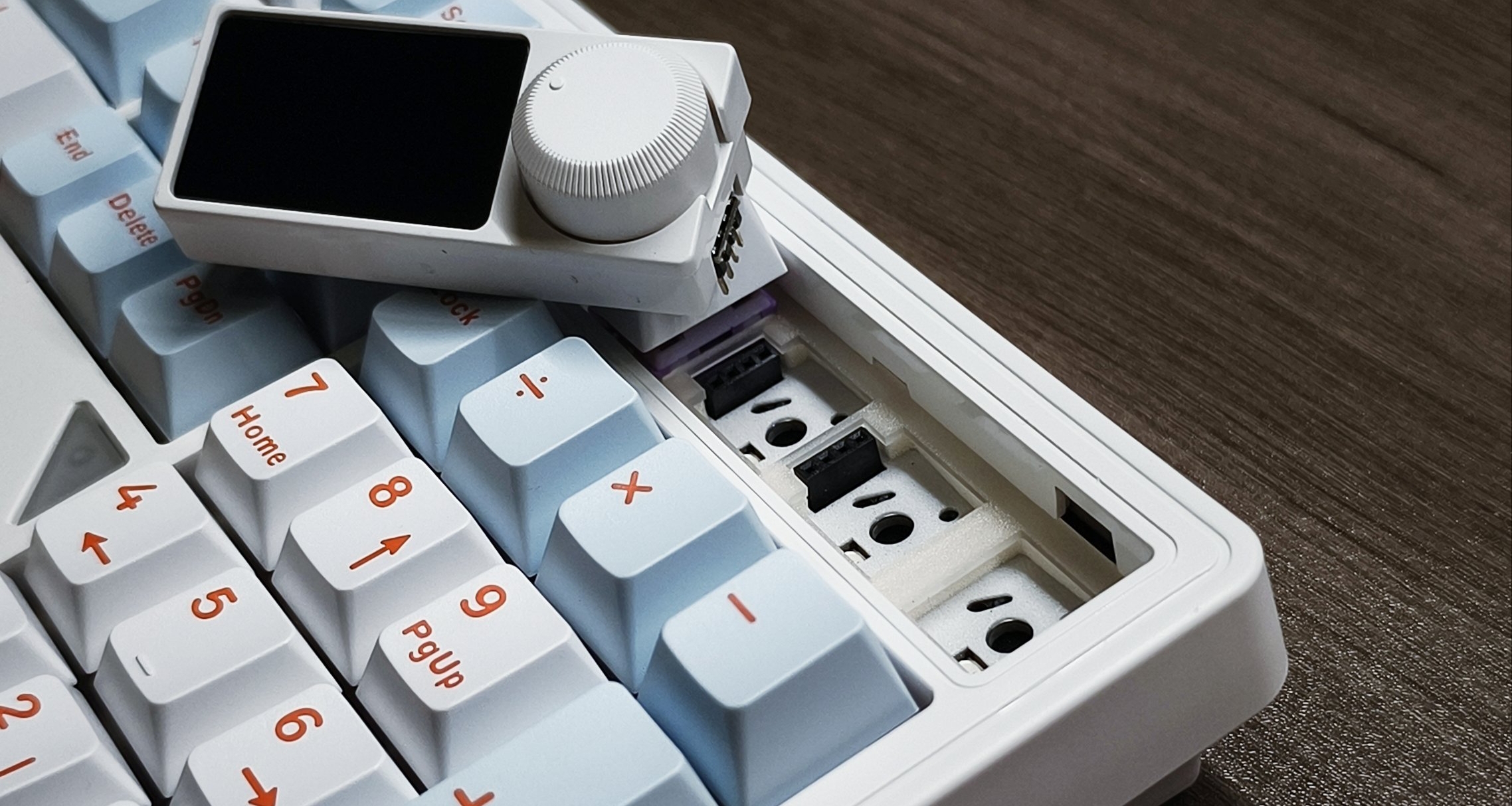 带屏幕的108配列键盘才200出头？高斯3108T PRO