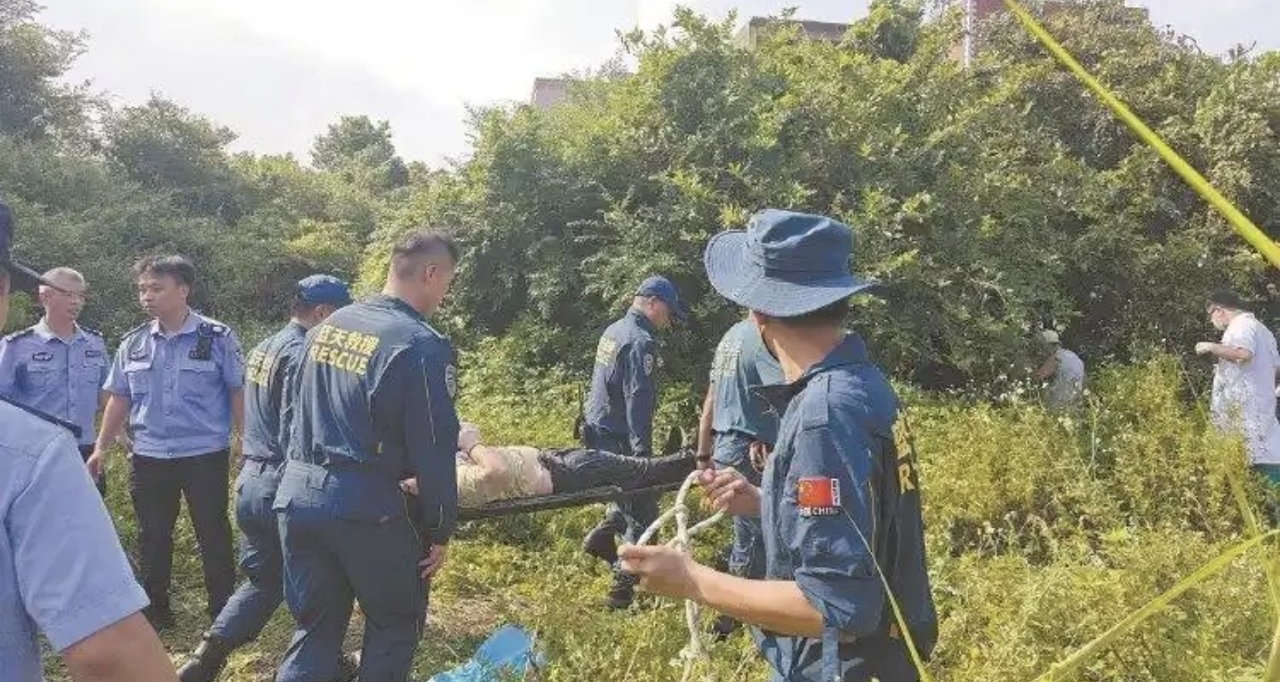 女子誤墜深井又遭蛇咬 54小時後獲救，絕境中堅持求生