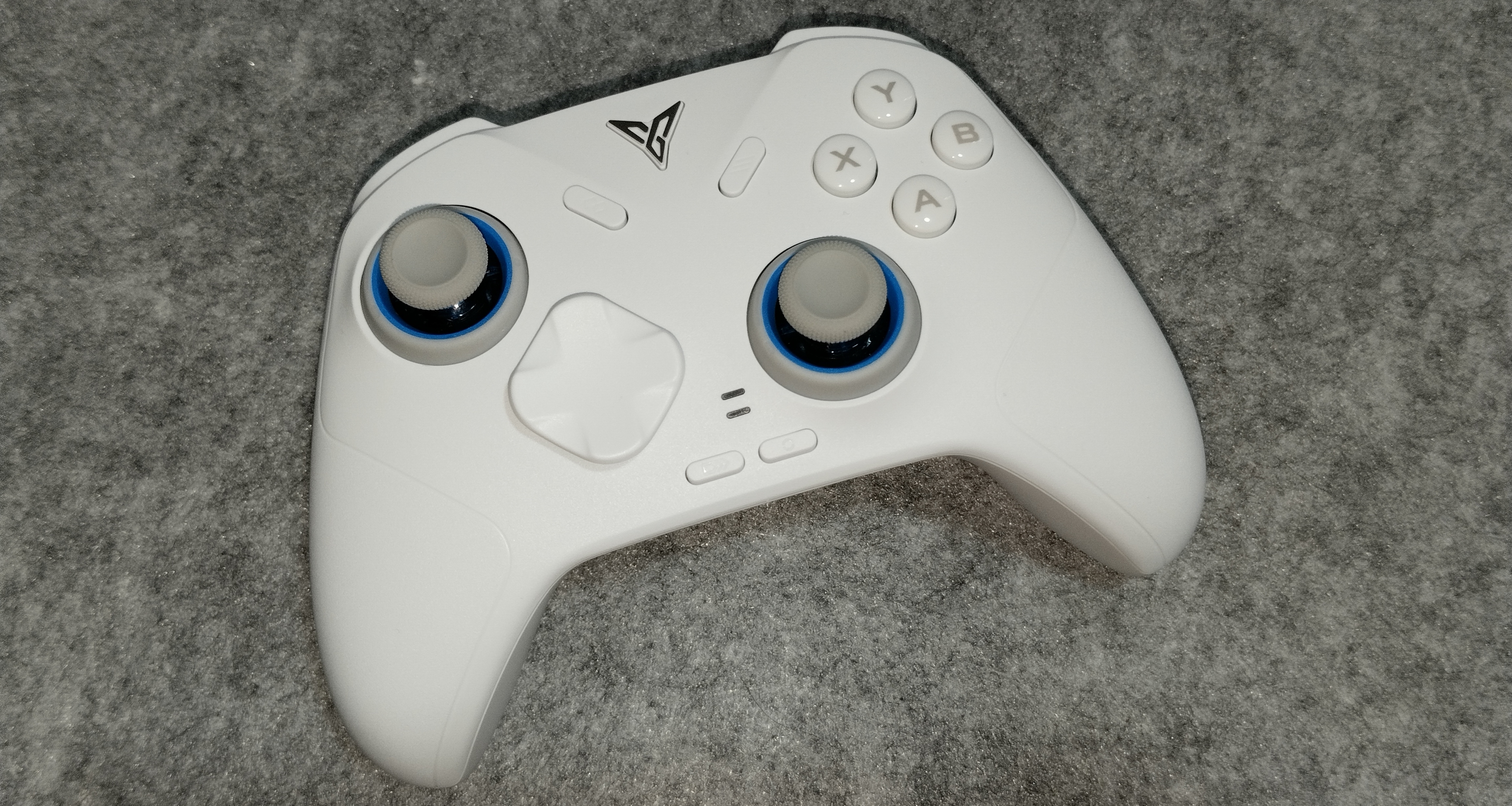 最佳入門手柄選擇！集飛智所有產品優點的冰原狼4