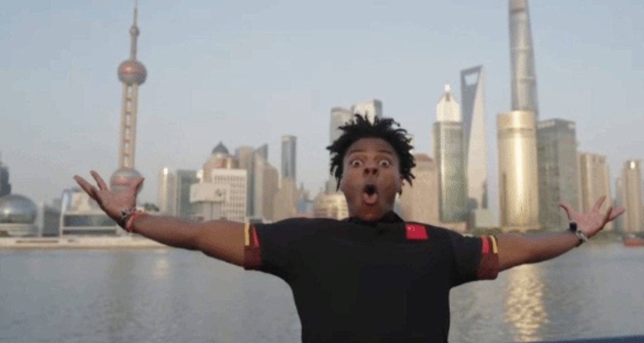 甲亢哥国外直播误入满载华人巴士！热情拥抱高呼“我爱中国”！