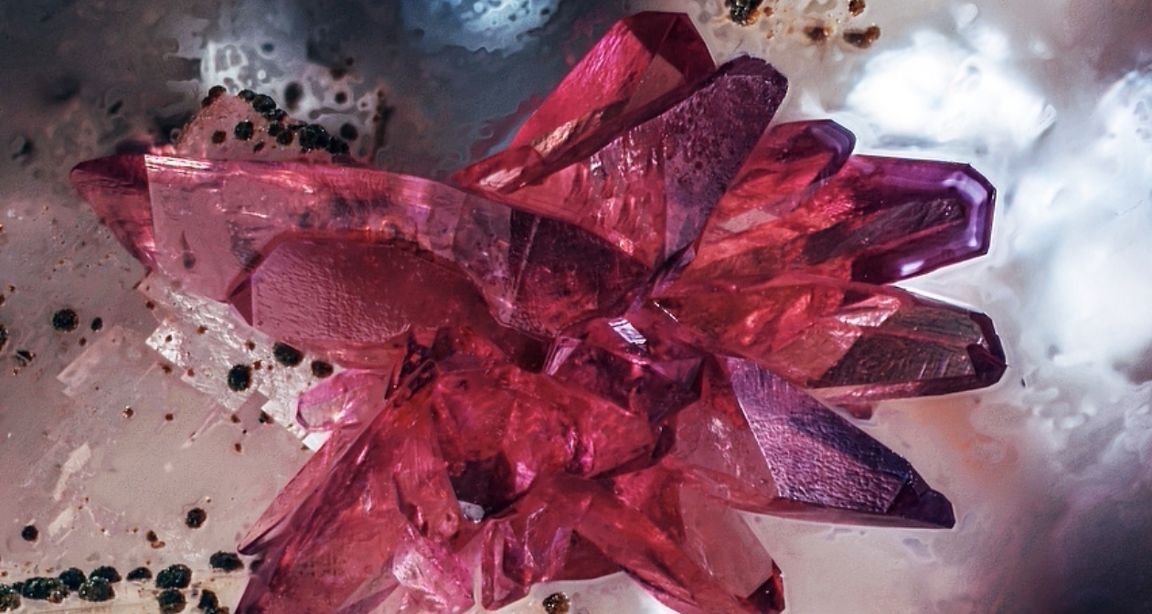 玫瑰的花语写满石意-砷钴钙石。