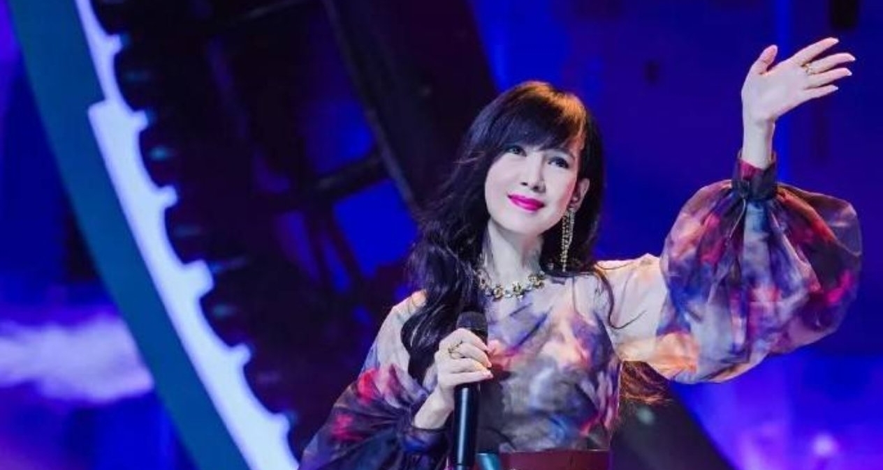 57岁“玉女掌门”周慧敏亮相上海状态超好！直言要保持好心态！