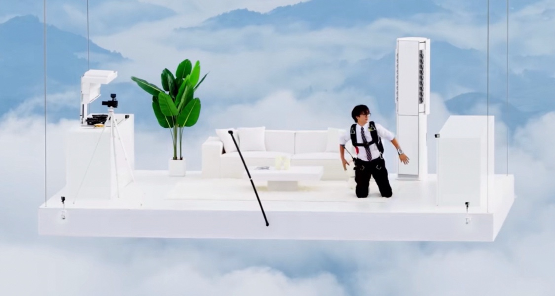 现实版《飞屋环游记》上演！神奇阿宇把客厅搬到云端