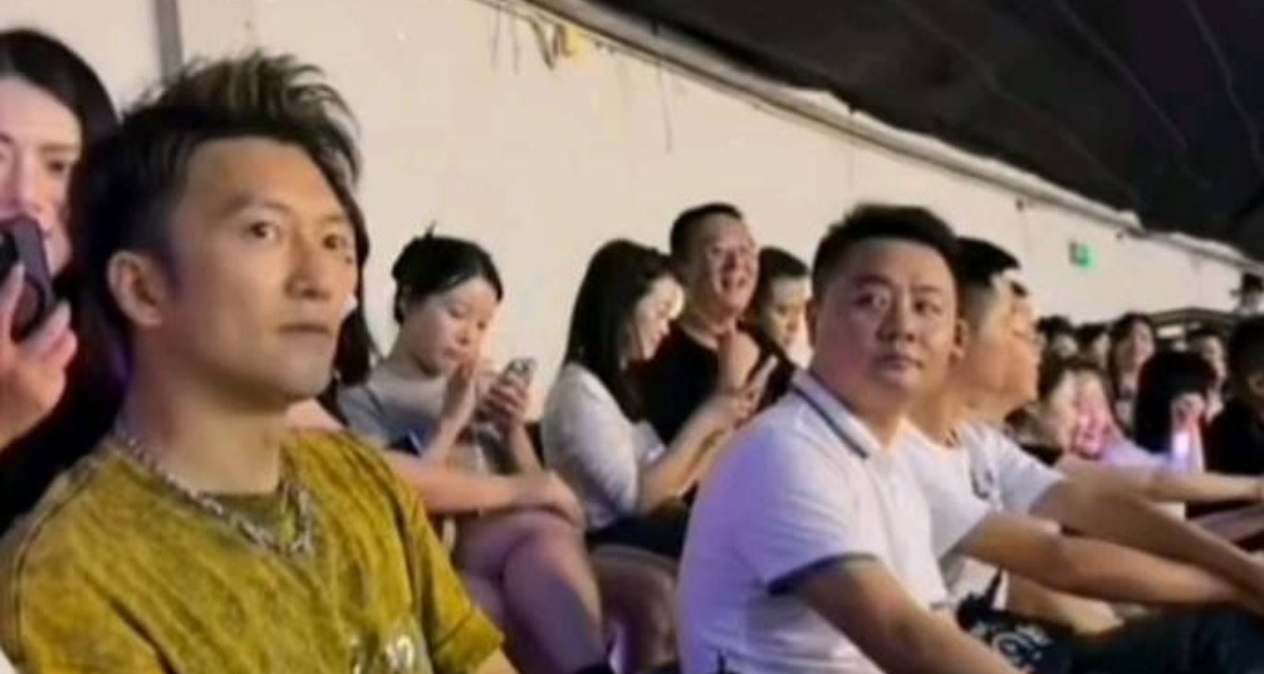 酷似謝霆鋒男子現身謝霆鋒演唱會！安保嘶吼勸散圍觀粉絲