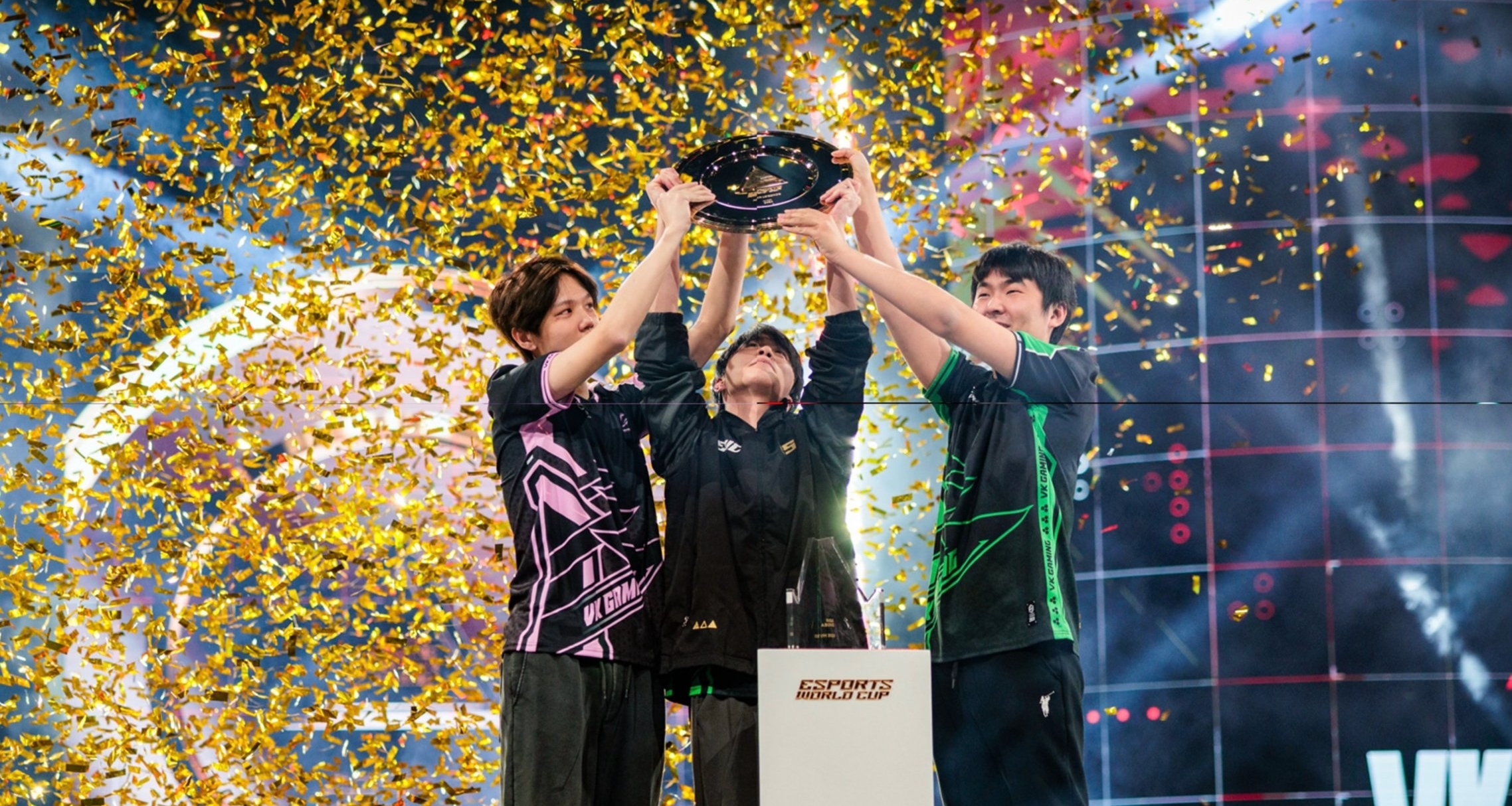 [APEX快訊]冠軍職業選手VKG-QQ生日，魅惑開播連線PK！