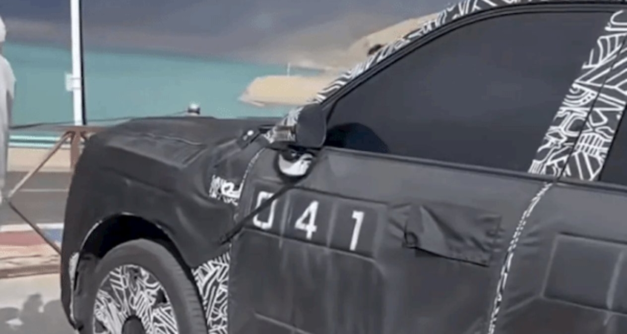 小米汽車第三款車型YU9諜照曝光，雷軍親赴新疆測試增程SUV