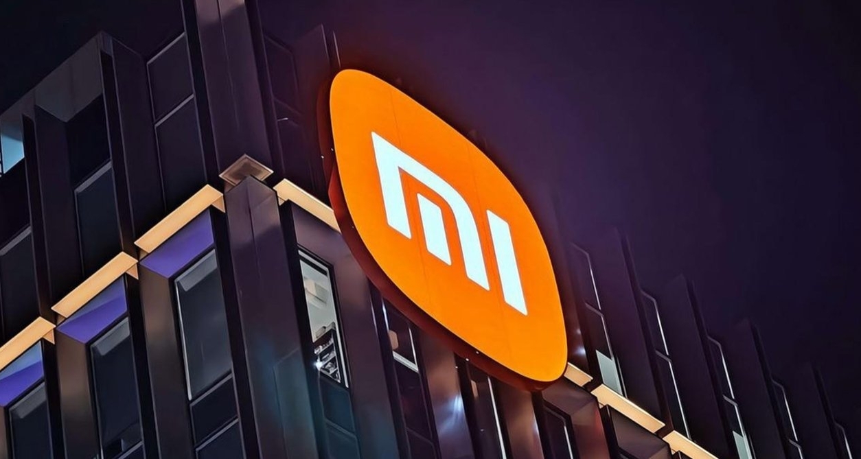 小米17 Ultra外觀疑曝光：超窄直屏配超大圓形鏡頭