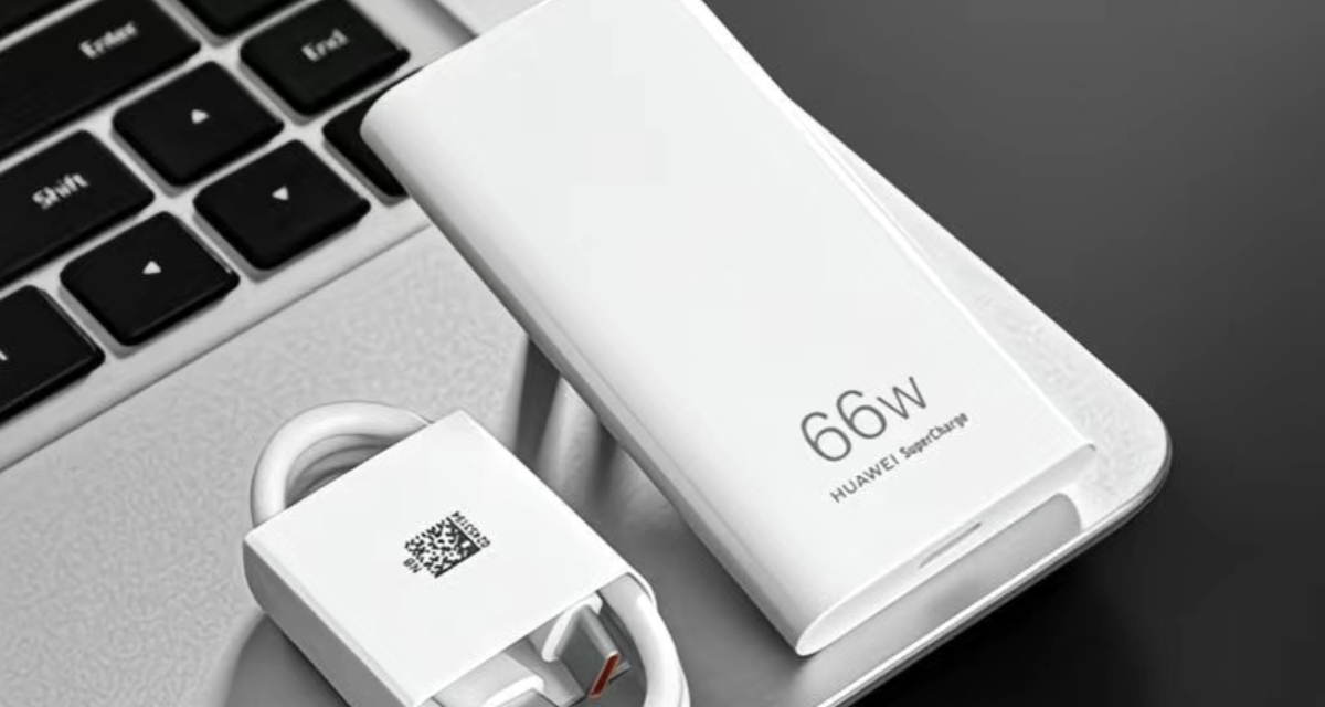 小巧精緻的收藏品-華爲66w超薄充電器