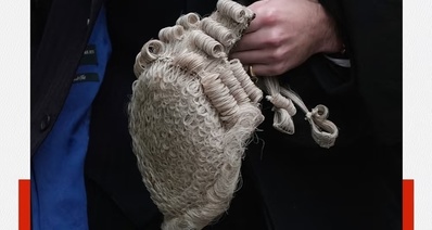 英国终结近350年刑事法庭律师戴假发传统