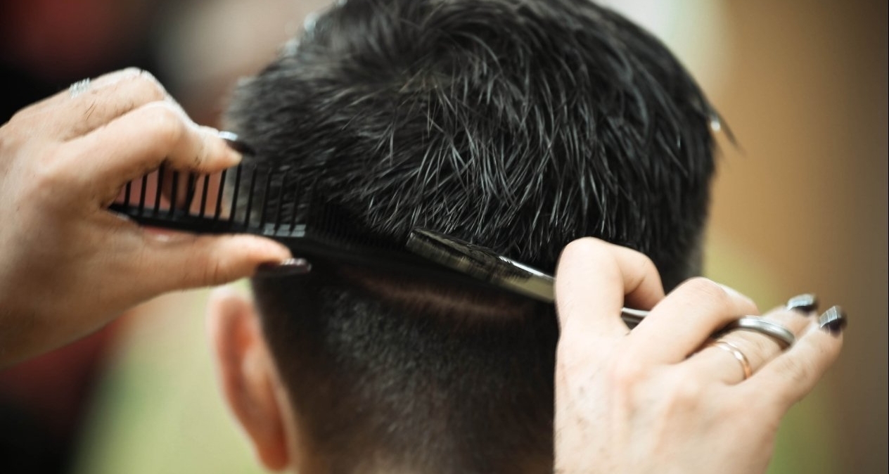 顧客剪髮一次花6萬元！寧波一理髮店被指誘導消費套路