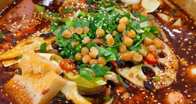 上海一麻辣烫外卖吃出整块抹布,消费者不接受店家仅退款处理