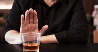 國際權威研究證實酒精無安全劑量,每一口酒都增加癡呆風險