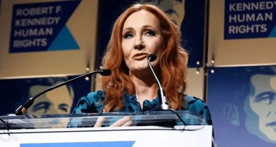 太离谱!J.K.罗琳愤怒抨击“年度女性”杂志封面全是跨性别者