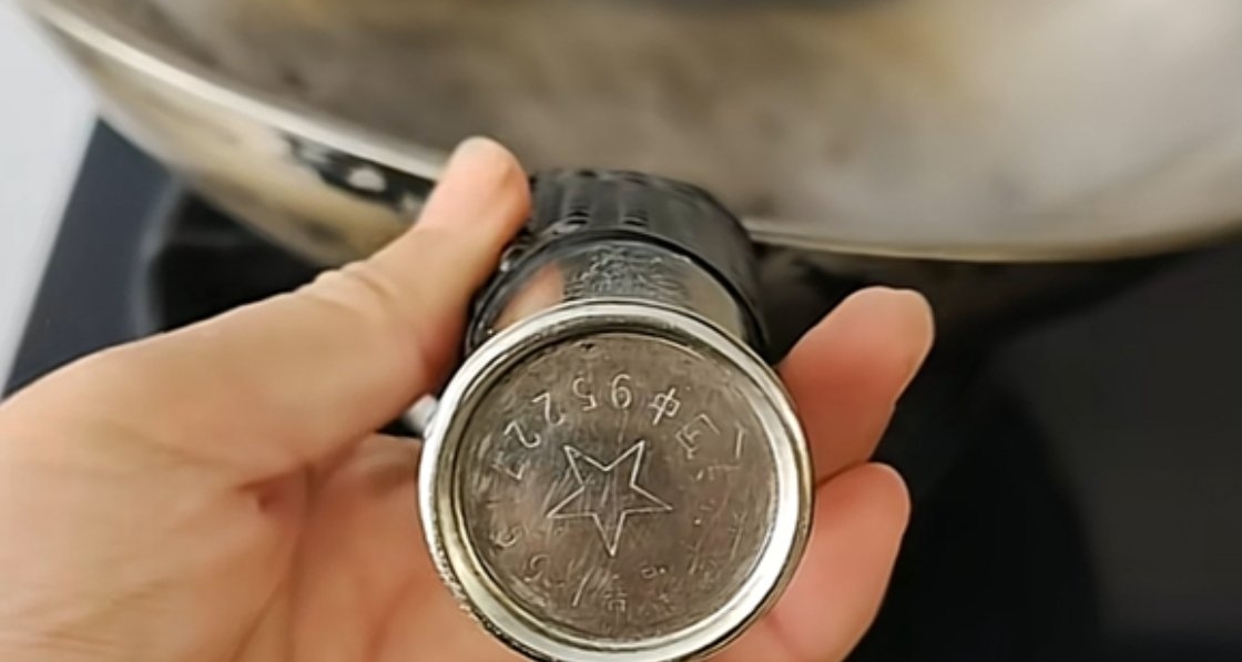 30年不粘锅“传奇”落幕？厂家宣布60元复产引爆全网