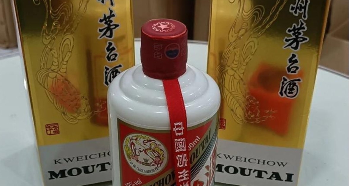 跌落神坛？飞天茅台跌至1499元，白酒“液体黄金”神话褪色