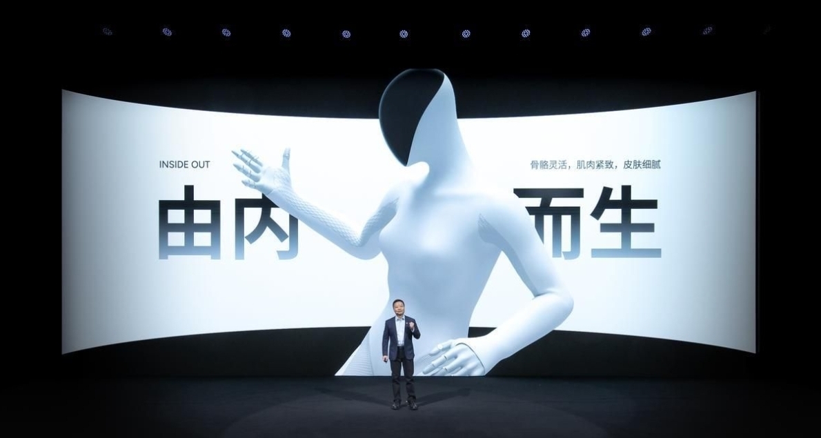 太真實！小鵬人形機器人IRON“貓步”驚豔，2026年底量產