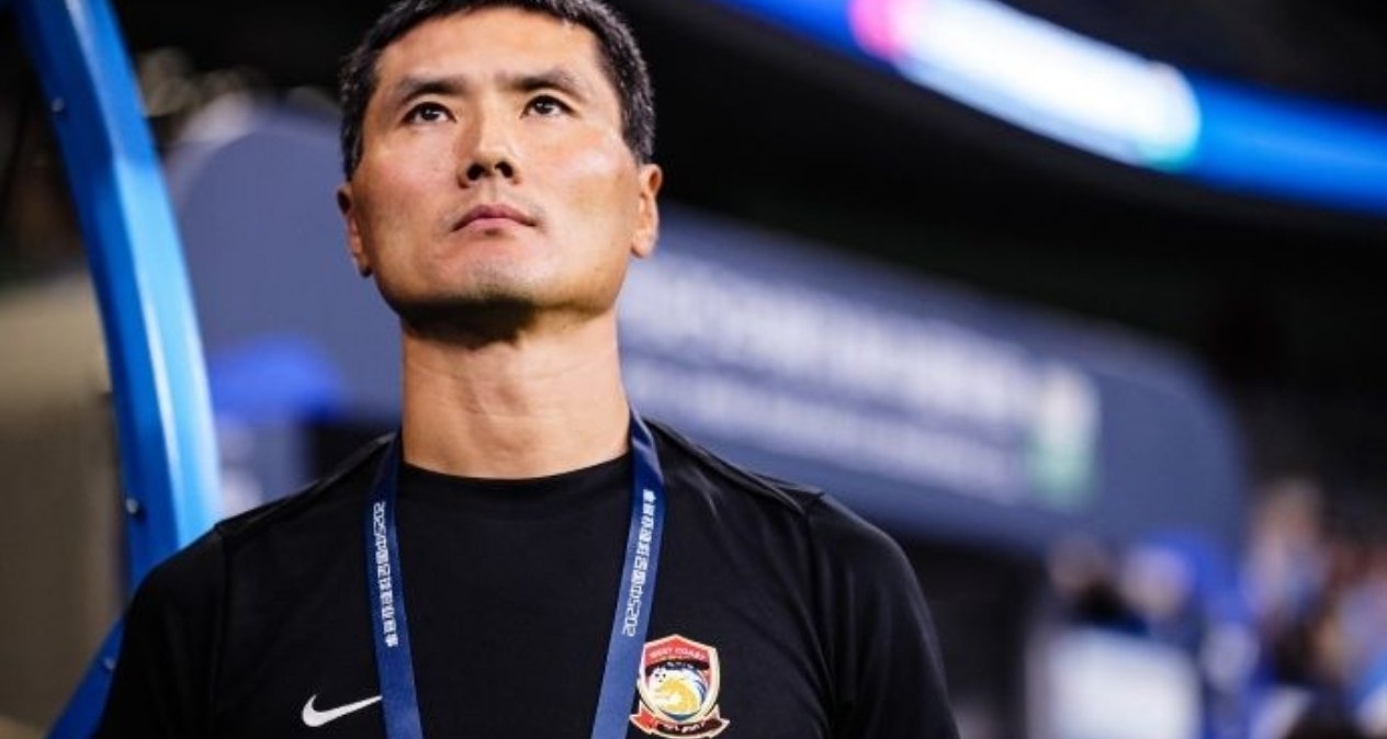 國足新帥邵佳一年薪不足百萬，籤短期合約低成本試錯