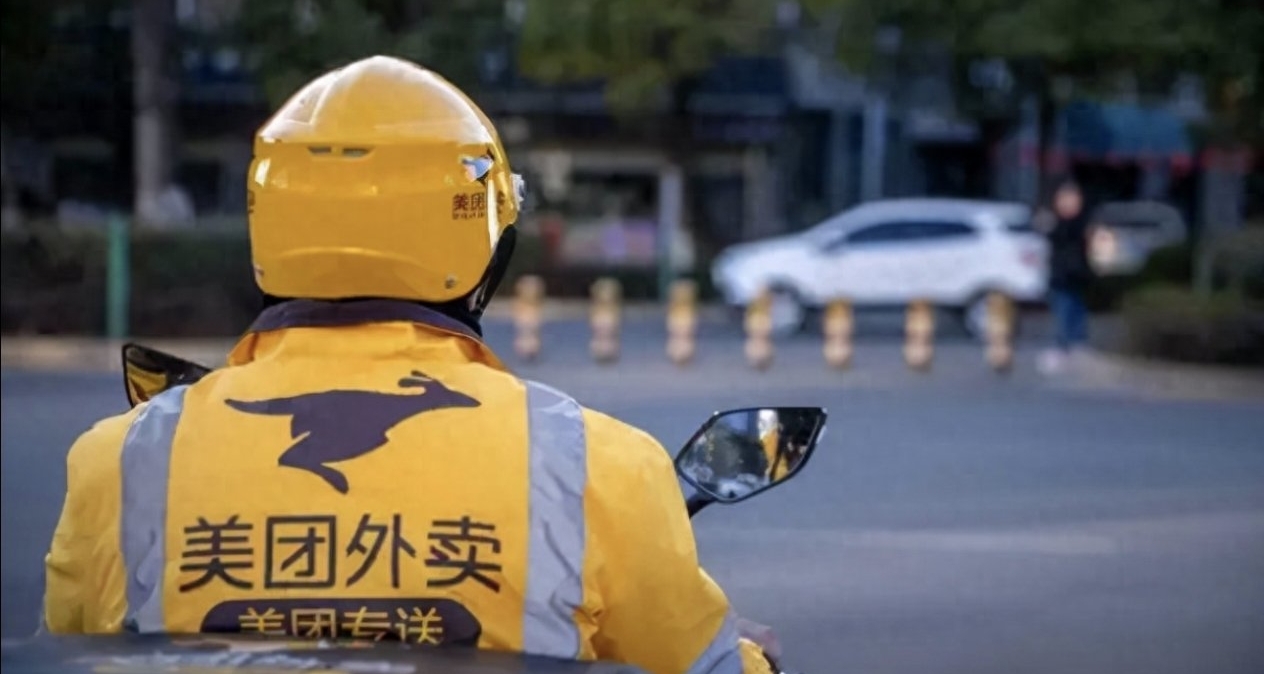 外賣小哥孤身救火致訂單超時被罰款，平臺最終獎勵5000元