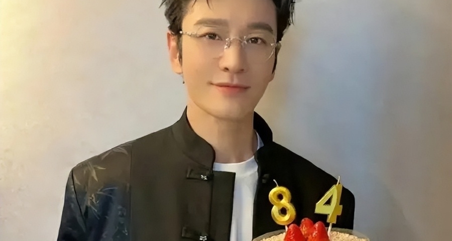 黄晓明48岁生日，4条动态尽显“江湖地位”